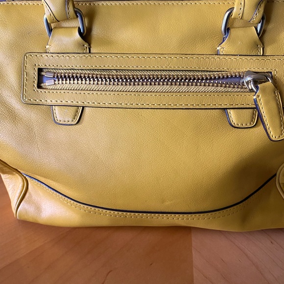 COACH, medium size bag, in yellow leather. - Picture 3 of 7